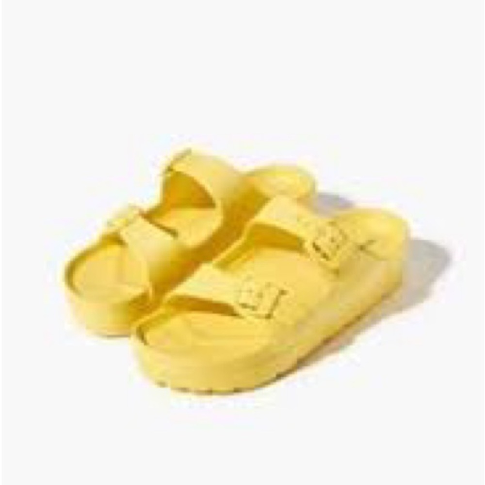 🎈3/$20 NWT Forever 21 yellow buckled slides